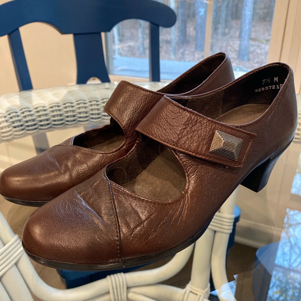 Munro brown Mary Janes